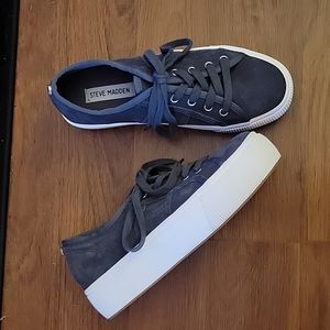 Steve Madden dark gray suede leather sneakers gray laces white thick sole 8 EUC…